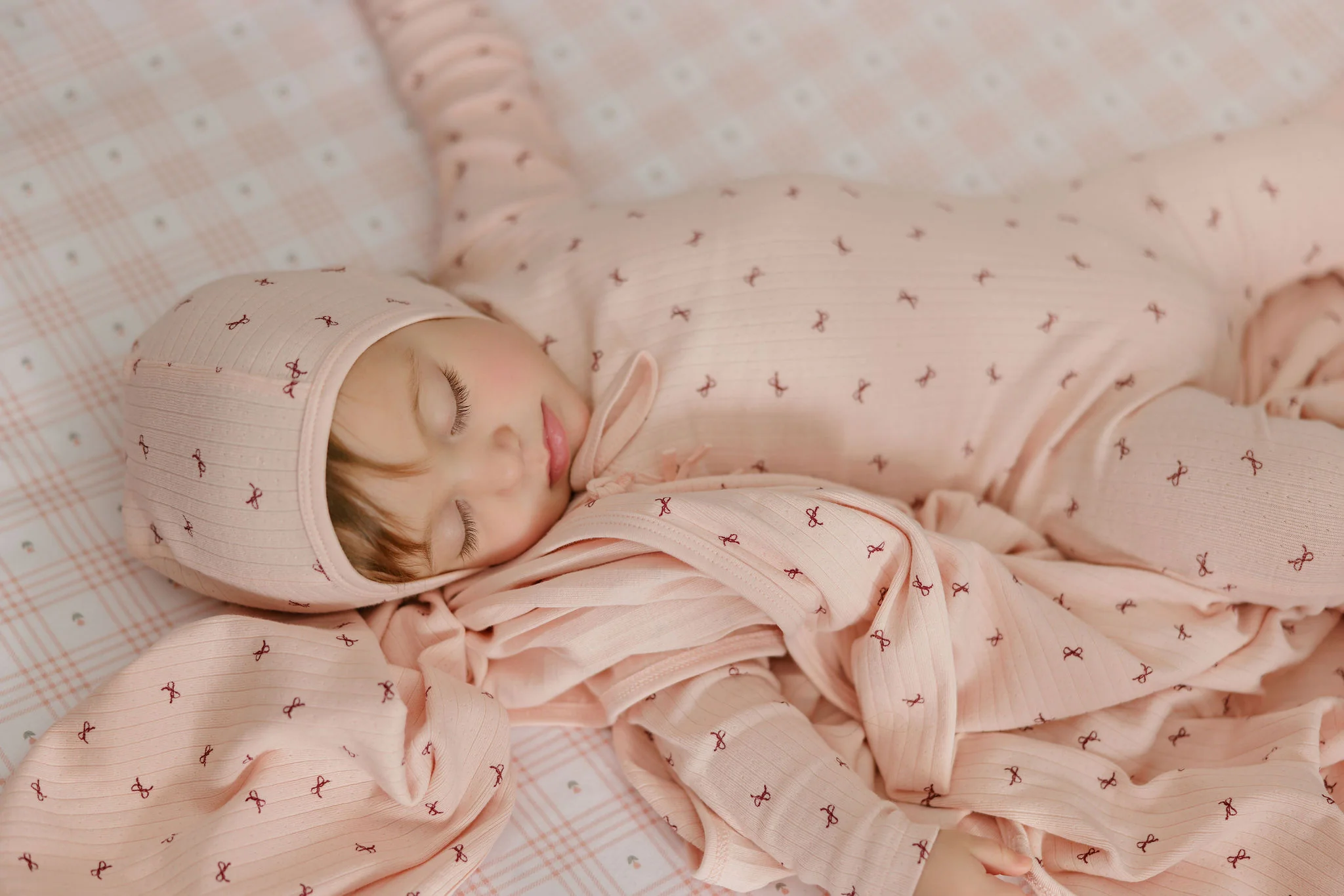 AURORA PINK BOW PRINT FOOTIE + BONNET - Image 2