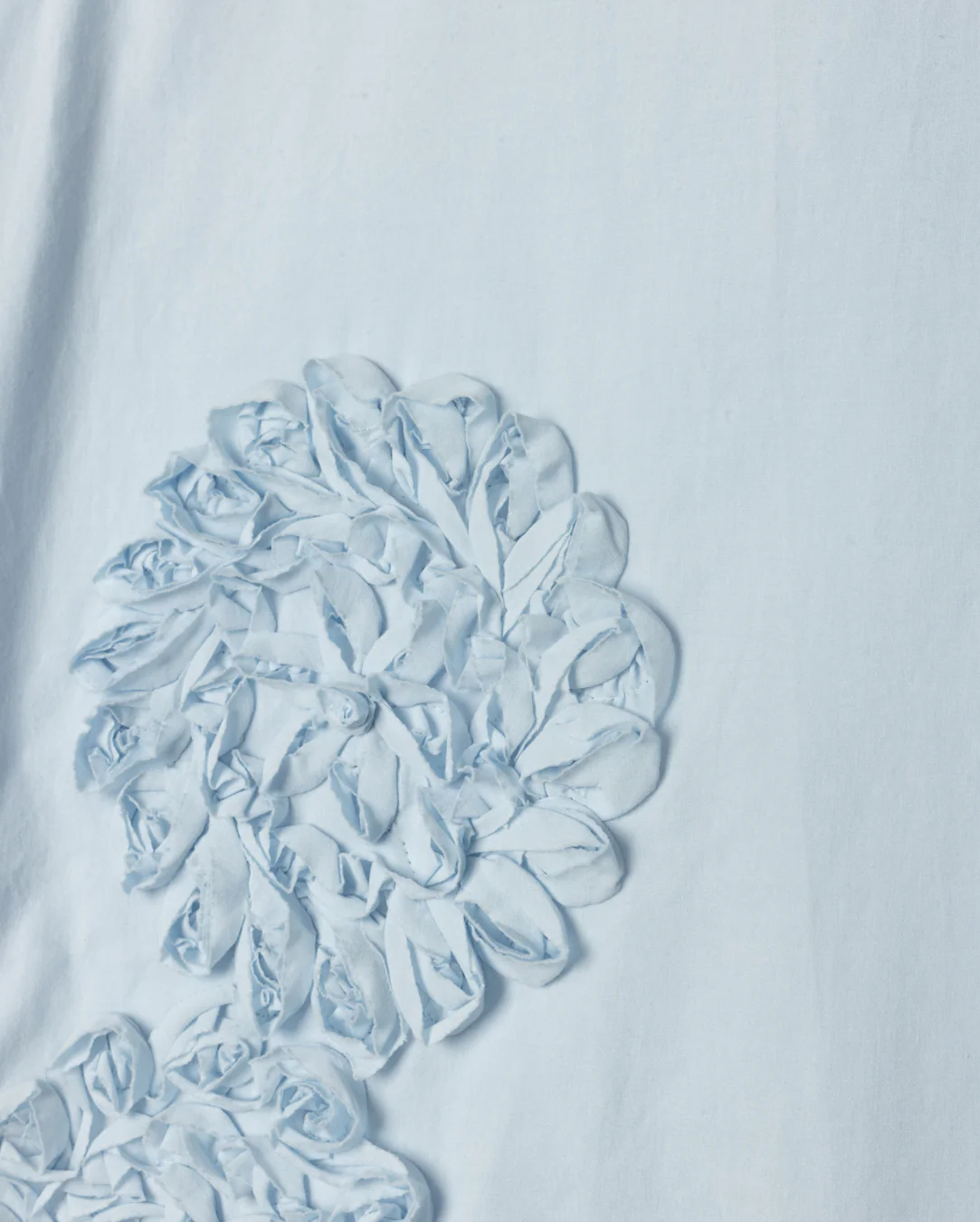 TUSTELLO LIGHT BLUE POPLIN FLOWER APPLIQUE VEST [FINAL SALE] - Image 2