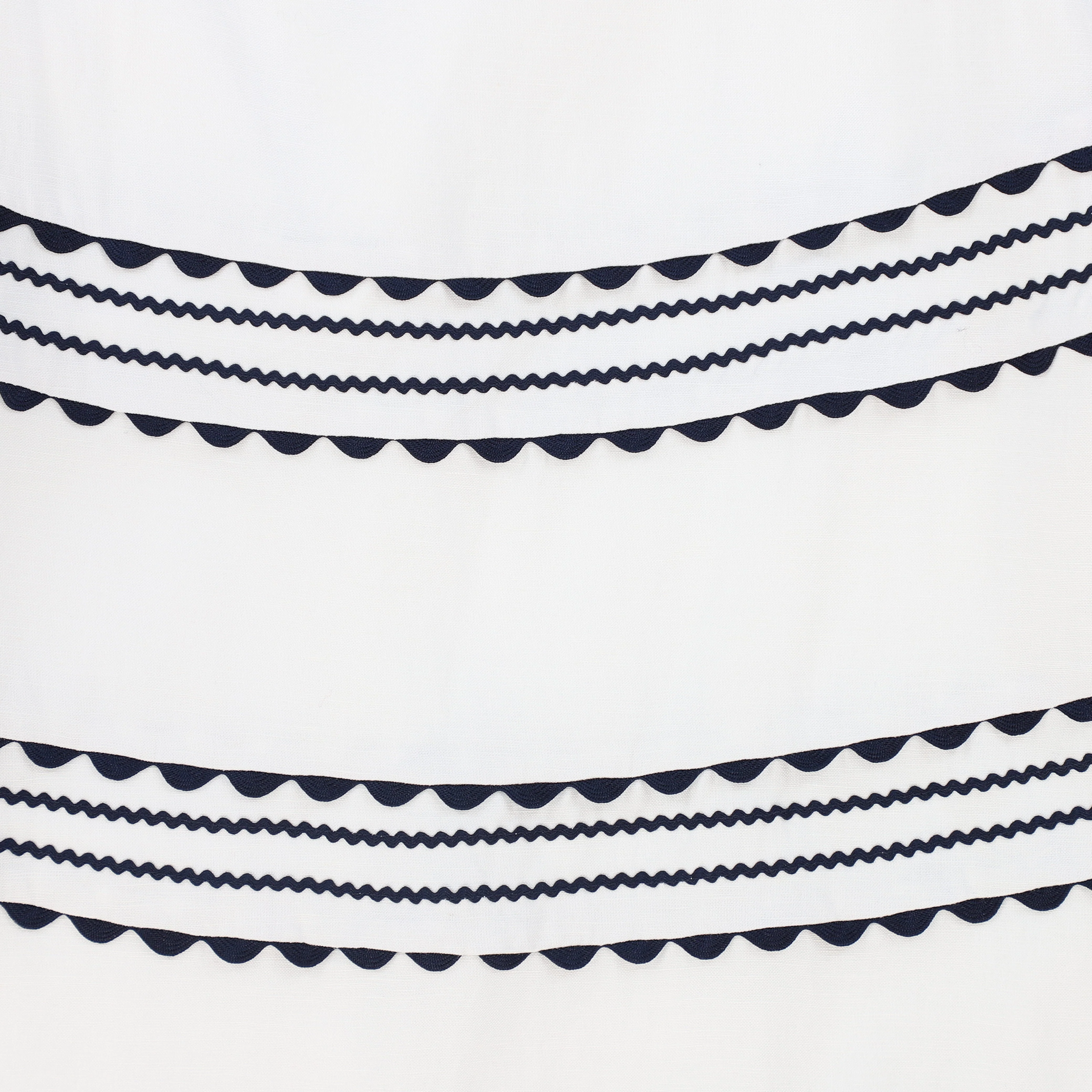 VALENTINA WHITE SCALLOP TRIMMED SKIRT [FINAL SALE] - Image 3